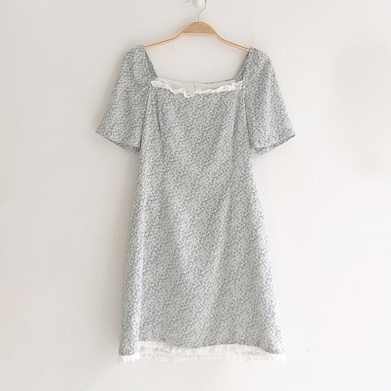 [Mã SKAMFA06 giảm 10% tối đa 50K đơn 0Đ] Naked By V - Váy hoa nhí mini phối ren Minty Dress (Blue) | BigBuy360 - bigbuy360.vn