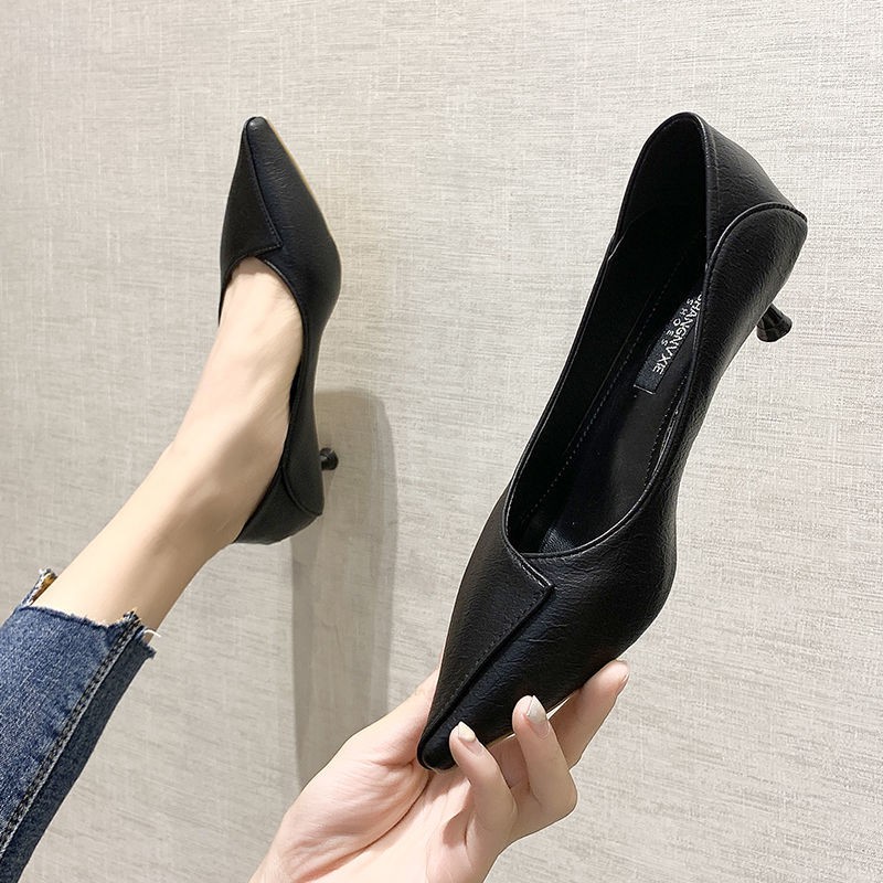 Giày cao gót nữ nhọn kiểu mới đơn mũi màu đen cho công việc chuyên nghiệp da mềm hai mang thấp mùa xuân năm 2021