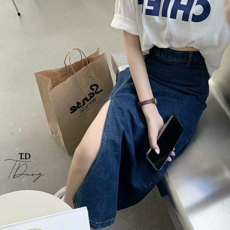 Váy Jean xanh đậm dài qua gối xẻ trước mẫu chân váy dài mới | BigBuy360 - bigbuy360.vn