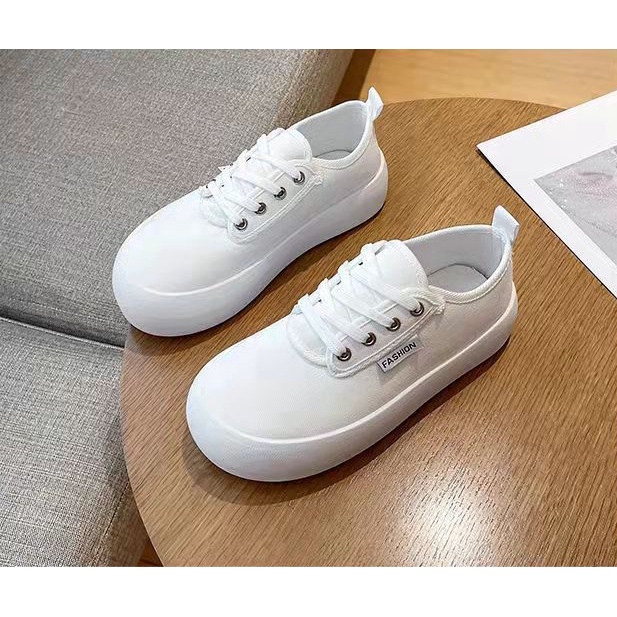 Giày thể thao nữ độn đế bánh mỳ trơn hot năm 2022