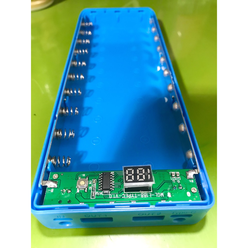 Box sạc dự phòng không pin 10 cell 18650 màn hình LCD có cổng Type-C màu xanh dương