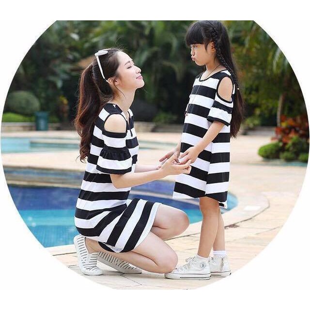 đầm đơi phối sọc hở vai cho mẹ va bé hgs 1007