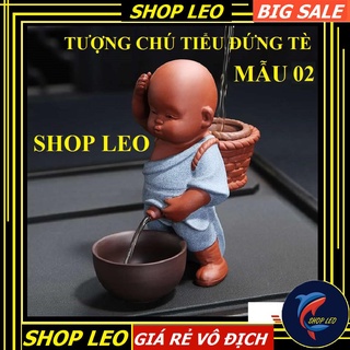 Tượng chú tiểu đứng tè mẫu 02 - gốm tử sa- phụ kiện bàn trà - trang trí tiểu cảnh - shopleo