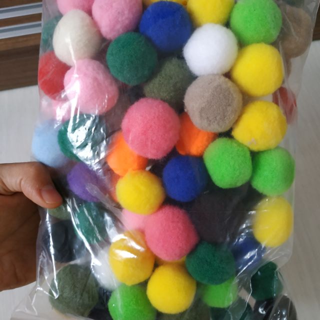 Pom pom 3 cm túi 100v