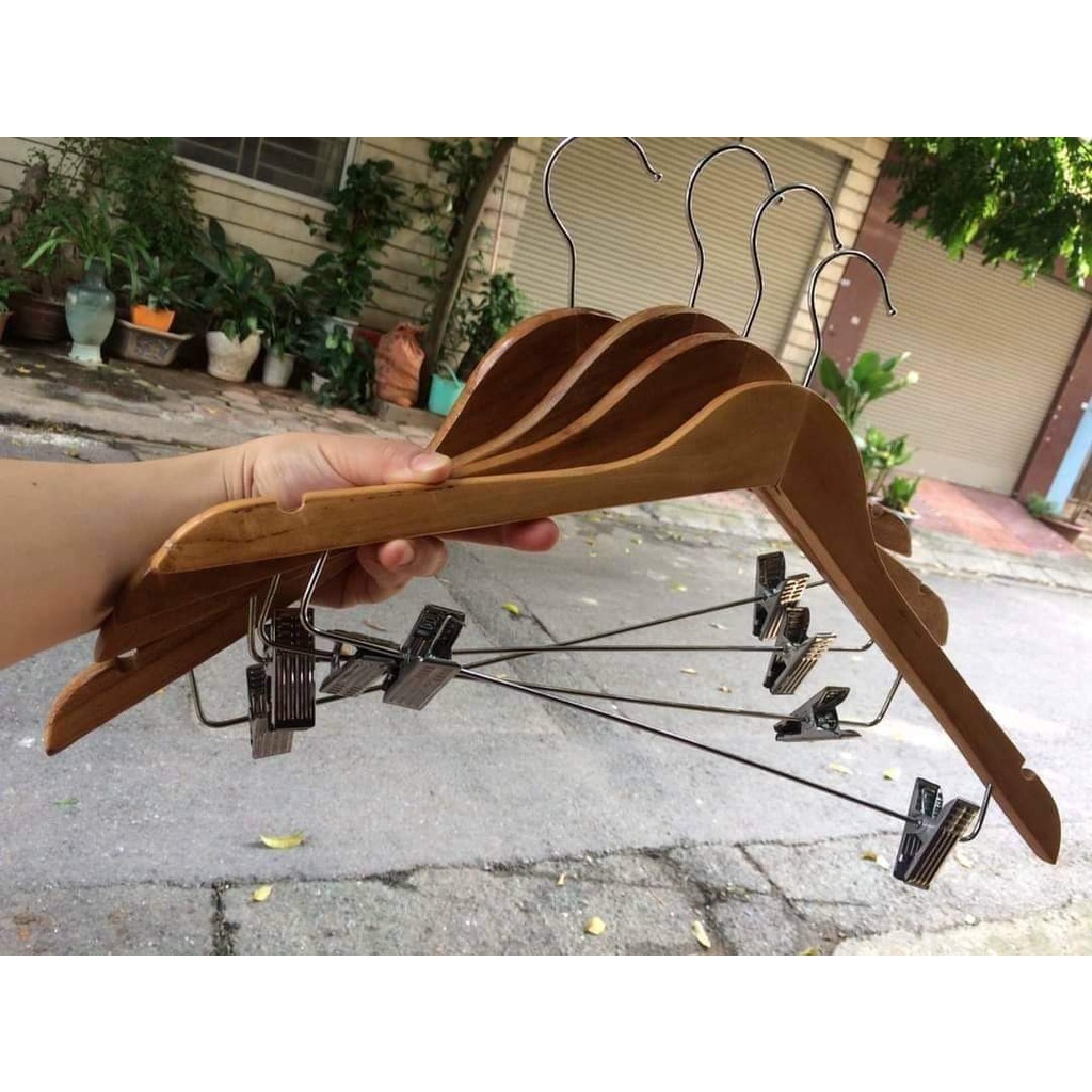 Móc treo quần áo bằng gỗ vai 44-45cm dùng cho shop thời trang, gia đình-kẹp treo set bộ - mắc tam giác kẹp màu vàng, nâu