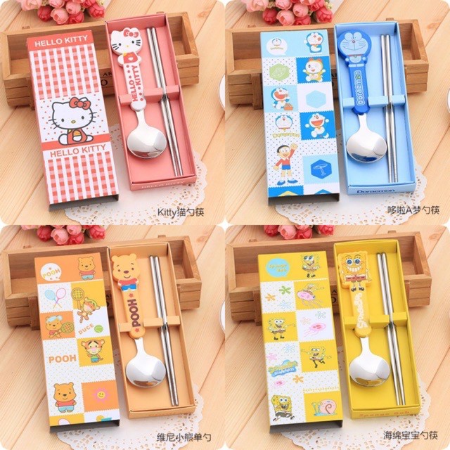 Bộ bát ăn dặm inox chống nóng, cách điện Kitty, Doraemon, Pooh kèm đũa thìa cực dễ thương cho bé