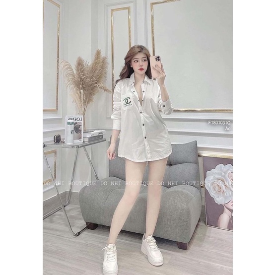 Áo sơ mi trắng lưng chanall
