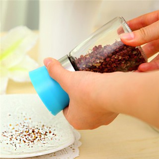 Dụng cụ đựng và xay tiêu cầm tay tiện lợi