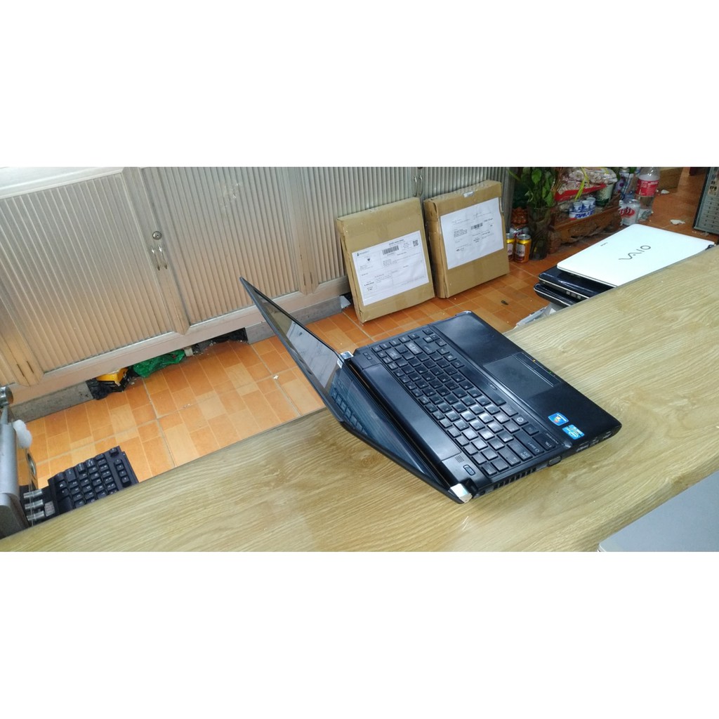 Laptop Toshiba R835 của Nhật vỏ hợp Kim magiê siêu nhẹ chip i5 2410 ram 4GB ổ 500 | BigBuy360 - bigbuy360.vn