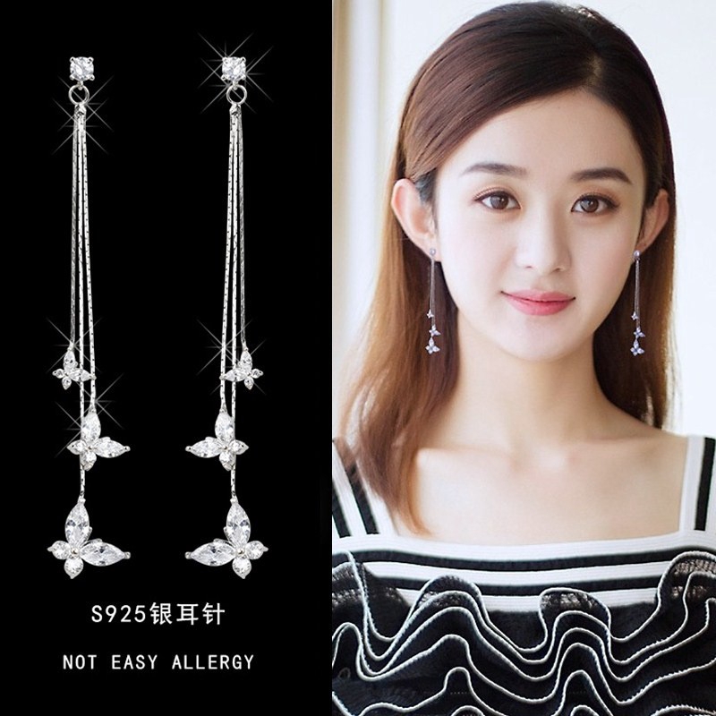 Hoa tai hình hoa đính đá phong cách Hàn Quốc