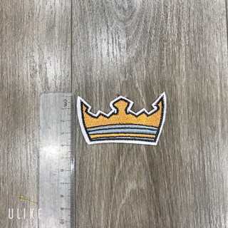 Sticker . logo Thêu vương miệng vàng