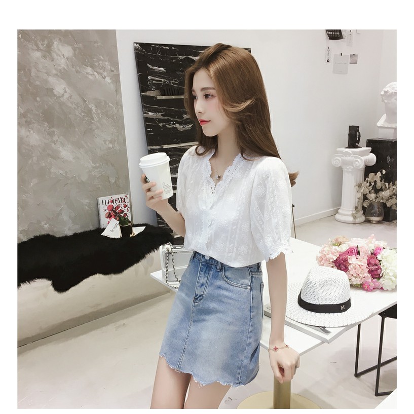 Áo sơ mi tay ngắn cổ V phối ren hoa cho nữ | BigBuy360 - bigbuy360.vn