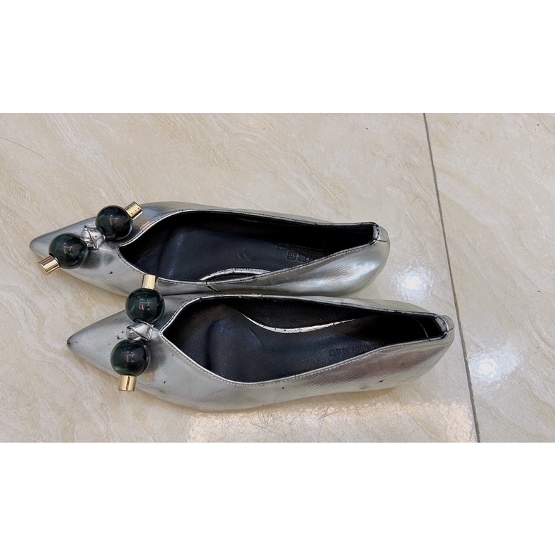 Giày si mũi nhọn