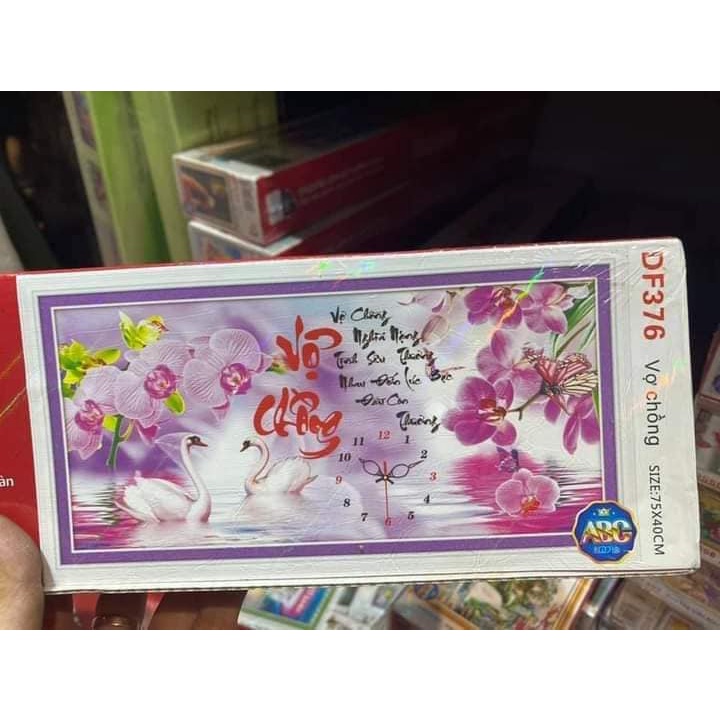 Tranh đính đá vợ chồng KT:75x40cm. Tranh gắn đá chưa làm.