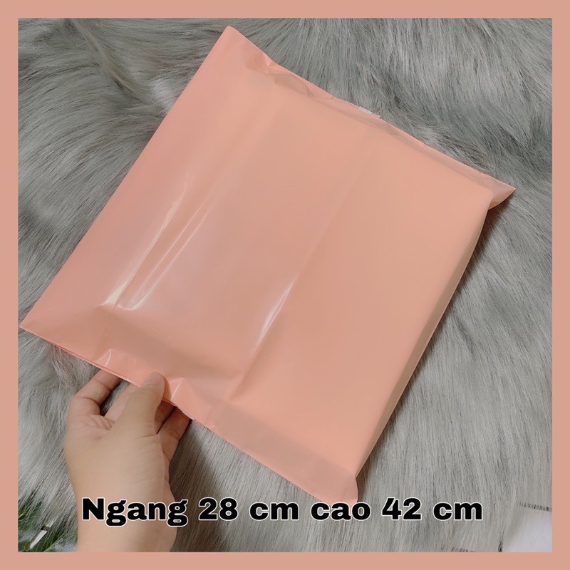 100 túi niêm phong ngang 28 cao 42 cm có sẵn keo dùng ship hàng quần áo màu hồng đào