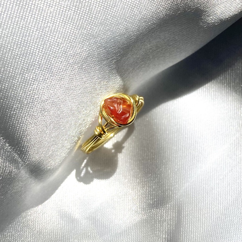 Nhẫn tinh thể Red Agate nổi bật