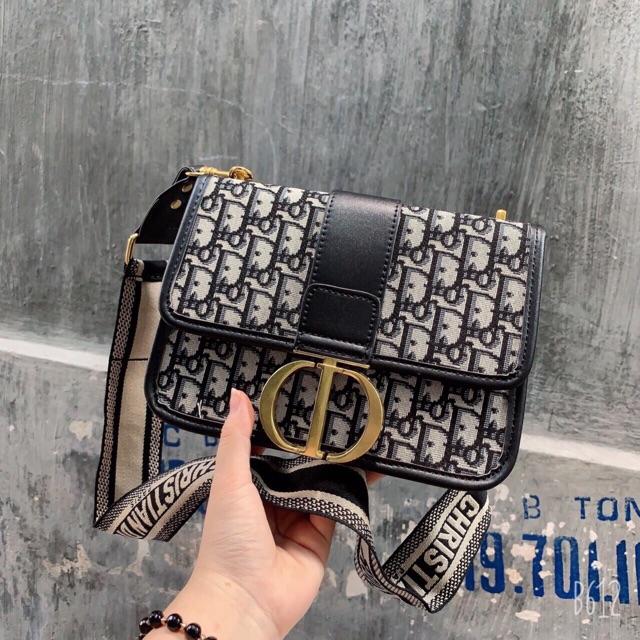 Túi đeo chéo nắp thời trang