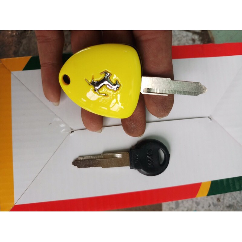 Phoi chìa khoá xe SYM rảnh phải ĐỘ mẫu Ferrari ( tặng kèm 1 chìa nguyên bản )