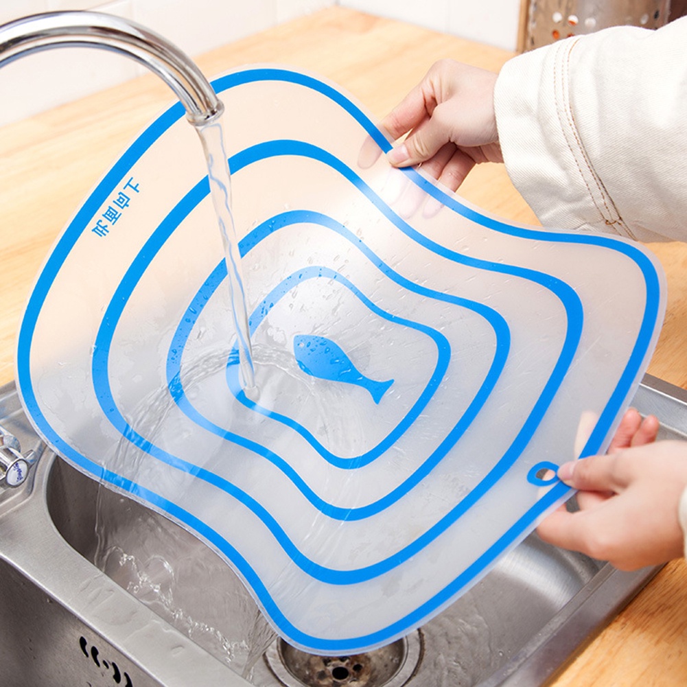 Thớt trong suốt chống trượt linh hoạt tiện dụng cho nhà bếp