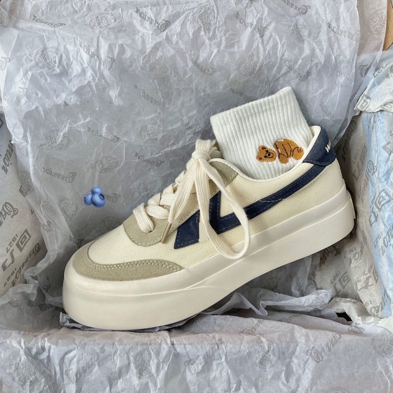 Giày vải thể thao viền xanh