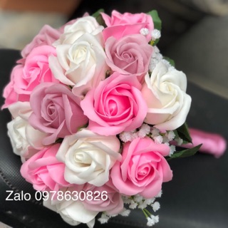 Hoa cưới hoa sáp thơm & tặng bông cài áo chú rể.