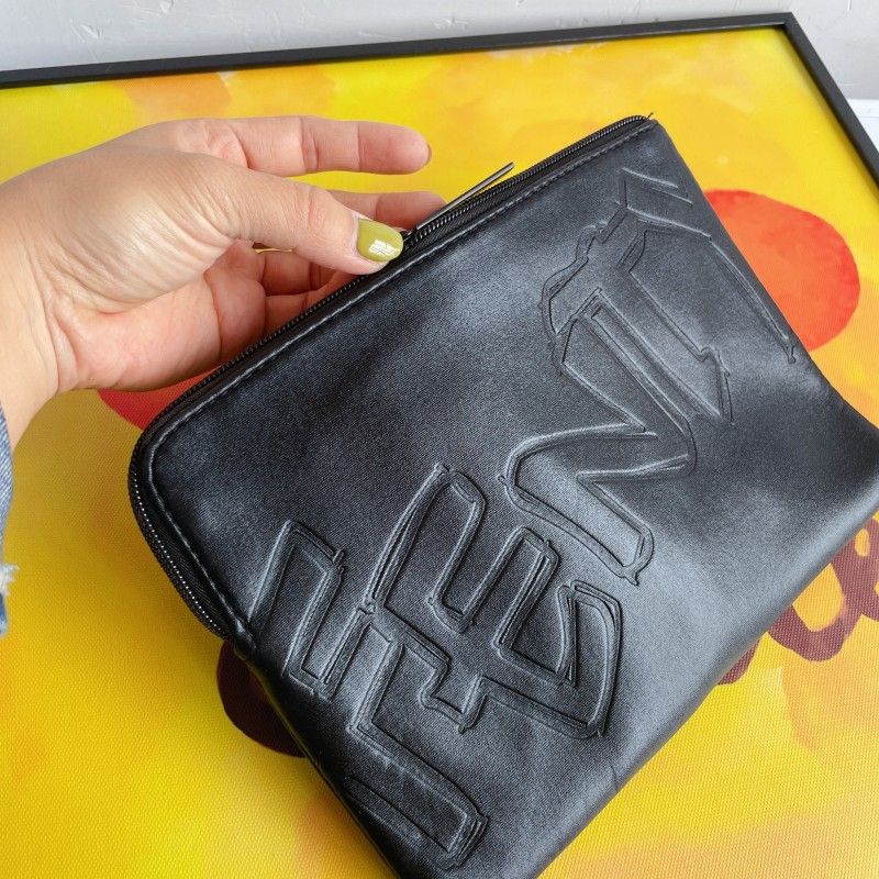 Túi Mỹ Phẩm Fenty Beauty Nền Đen