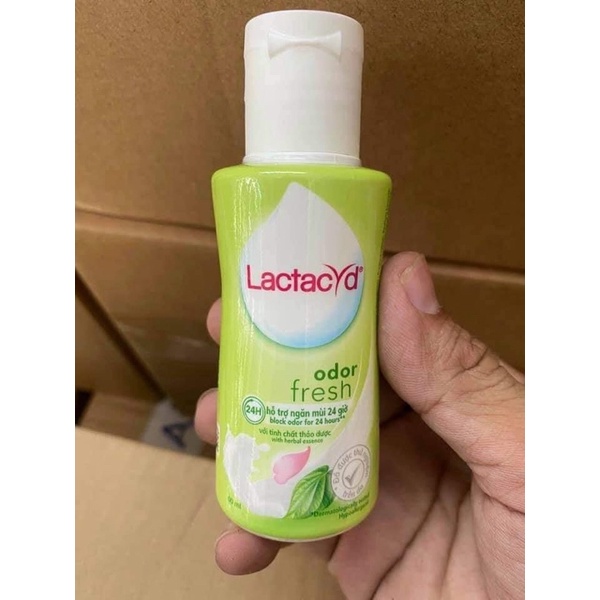 Dung Dịch Vệ Sinh Lactacyd Ngày Dài Tươi Mát Chiết Xuất Từ Lá Trầu Không Và Hoa Hồng 60ml