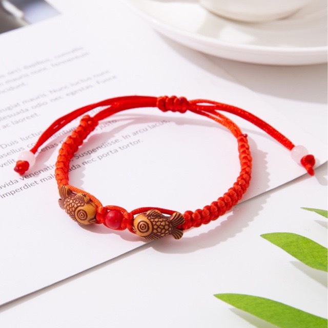 Vòng Tay Chỉ Đỏ May Mắn, Vòng Con Cá Gỗ