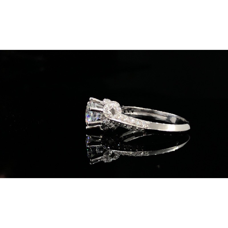 Nhẫn FULL Moissanite: Viên chủ 6,3ly Moissanite, viên tấm Moissanite, hàng nước D kiểm định GRA; Bạc 925 mạ bạch kim