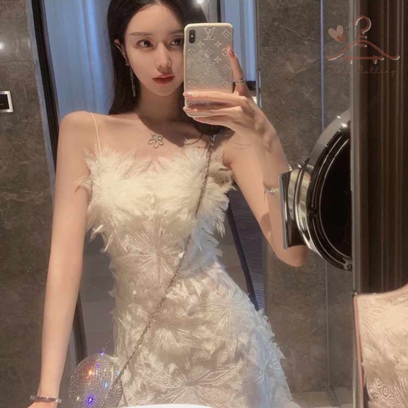 Đầm hai dây ren trắng phối lông vũ sexy điệu đà, váy hai dây quyến rũ