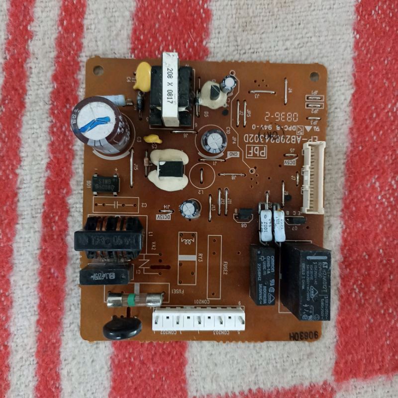 Bo mạch tủ lạnh panasonic ngăn đá dưới tháo máy zin loại 2 rắc đẹp