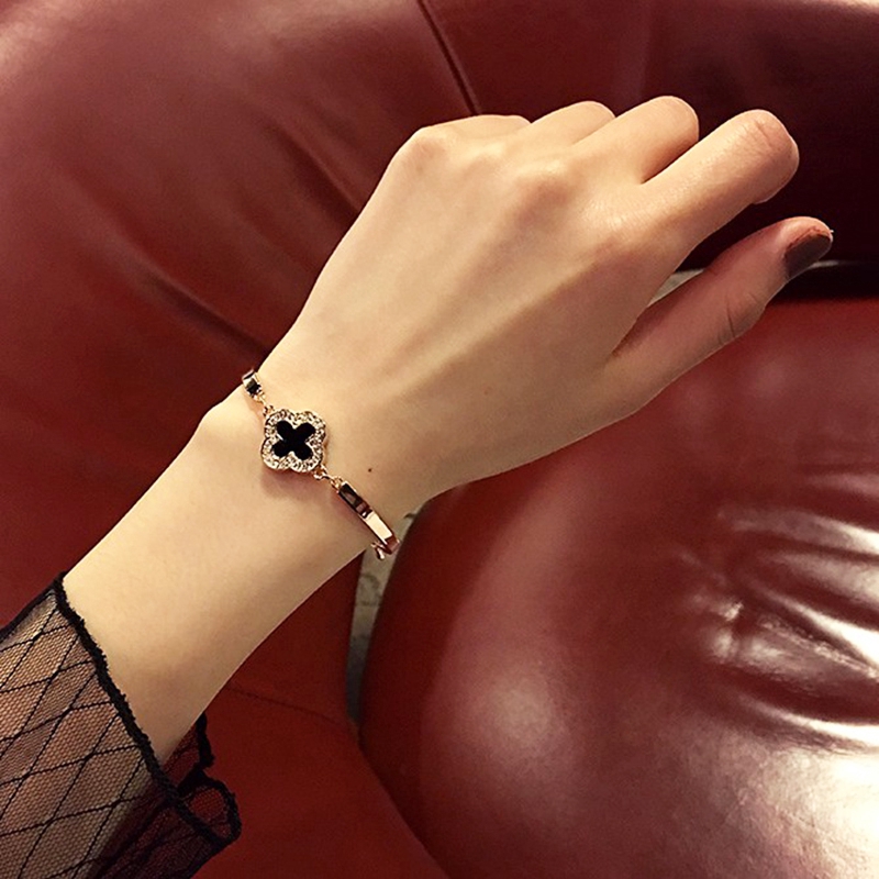 Vòng tay nữ mặt cỏ 4 lá lắc tay nữ đính đá pha lê lấp lanh xinh xắn phong cách hàn quốc | BigBuy360 - bigbuy360.vn