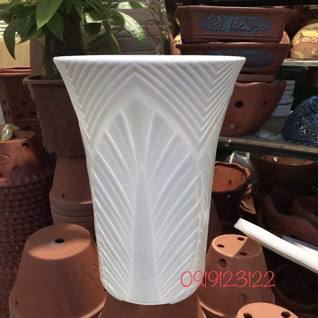 Chậu Nhựa Ống Giả Sứ Hoa Văn Chiếc Lá (25x33x16.5cm) bền chắc, rất đẹp và trang nhã, phù hợp hoa kiểng, cây ăn trái