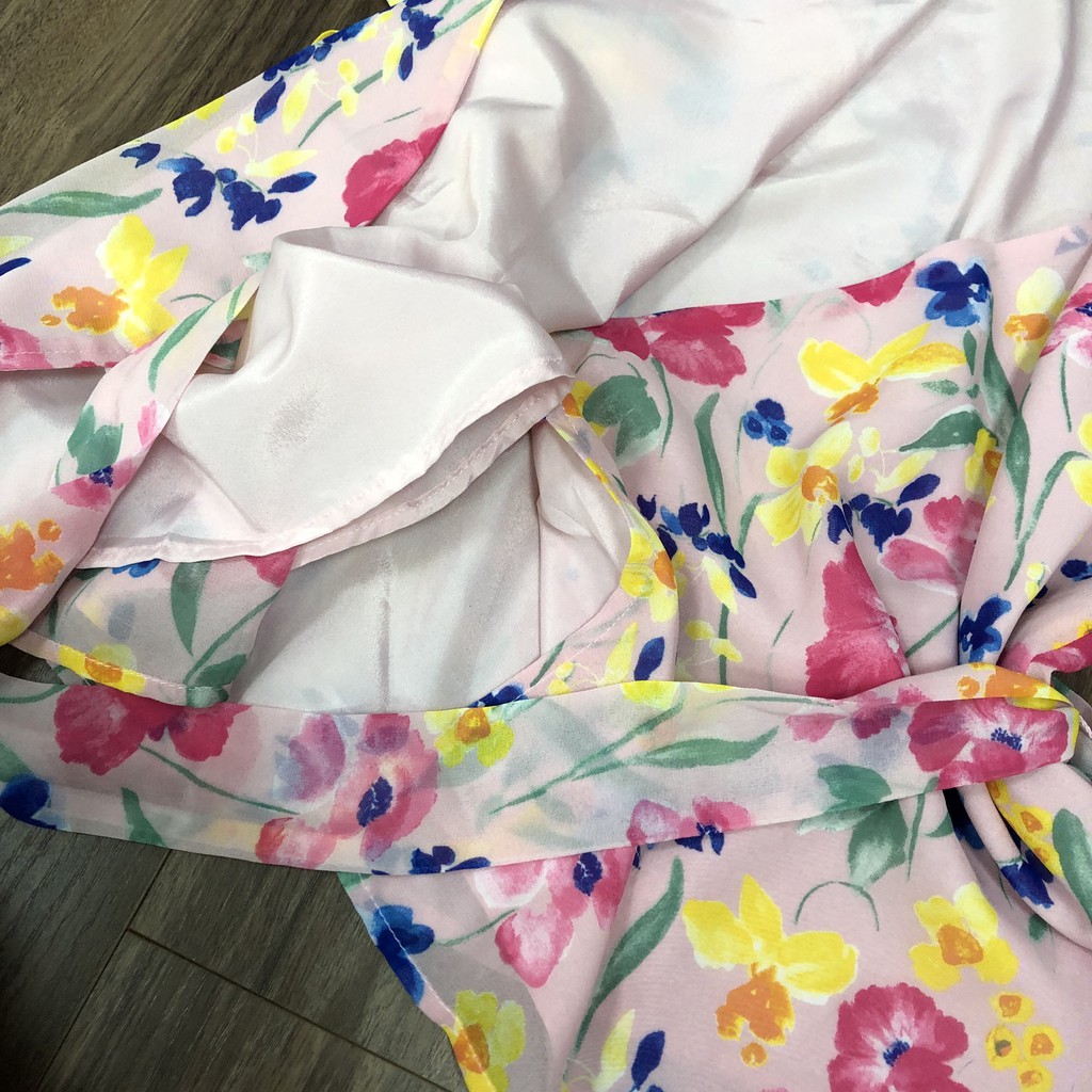 Áo voal hoa F21 cổ wrap Kami