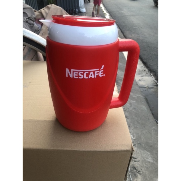 Ca nhựa giữ nhiệt có tay cầm hkm