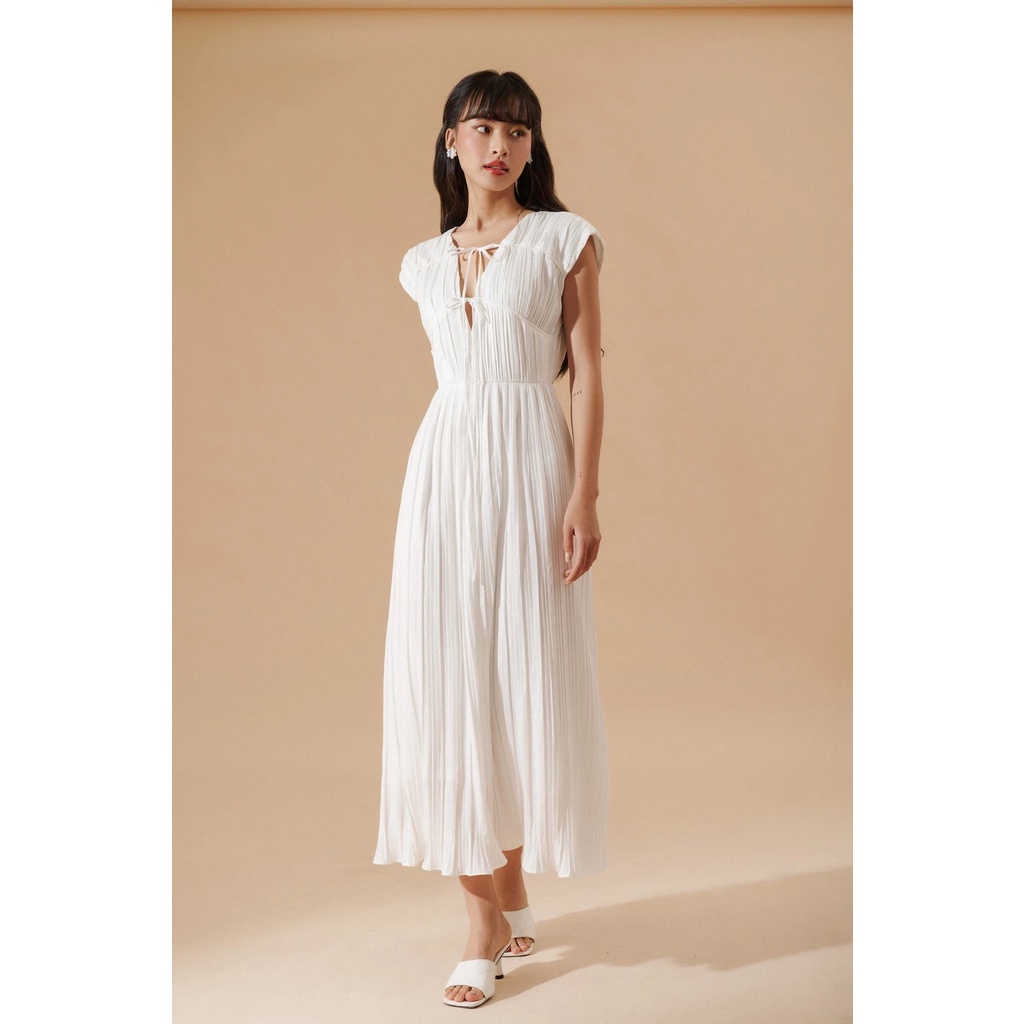 Đầm dài dáng ôm vừa không tay xếp ly trắng Athena - DEVONS STUDIO
