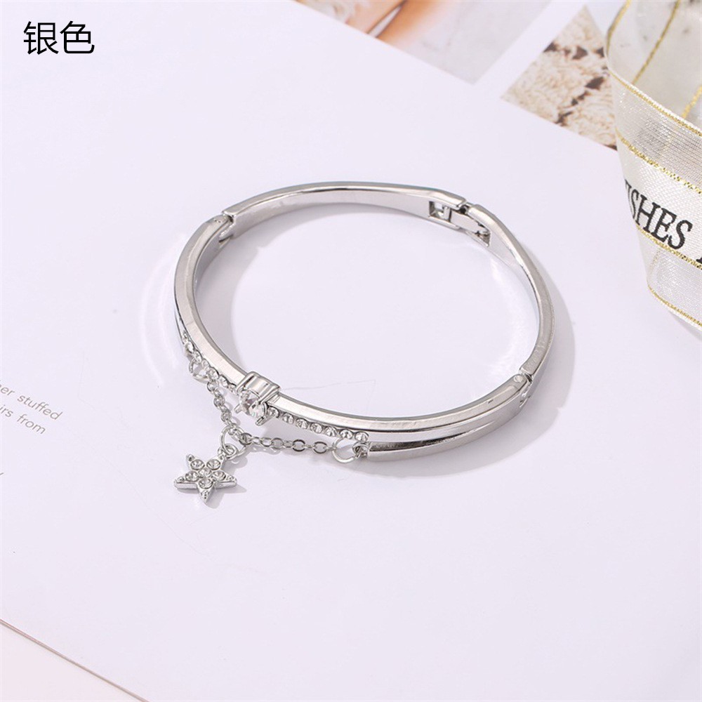 Lắc tay nữ xinh xắn hình ngôi sao may mắn