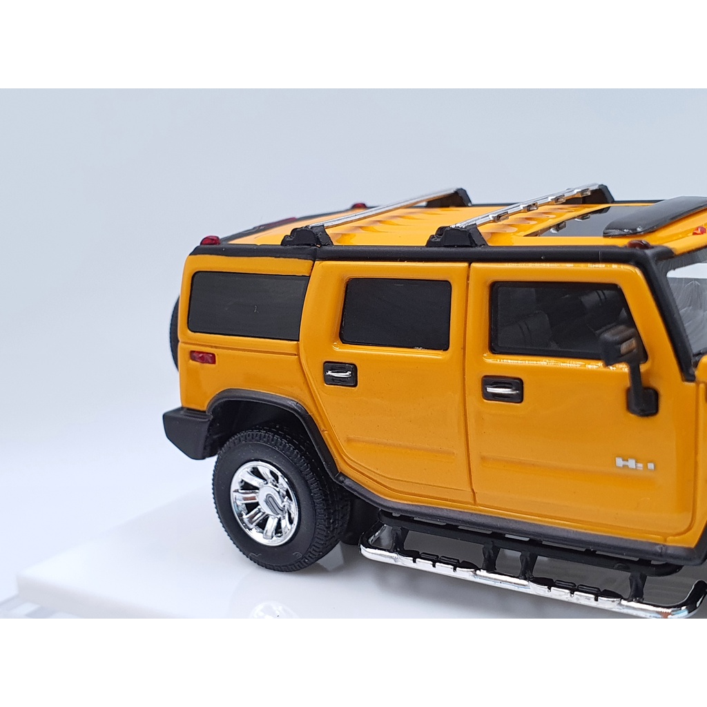 Xe Mô Hình Hummer H2 2008 Tỉ lệ 1:64 Hãng sx Motor Helix ( Vàng )