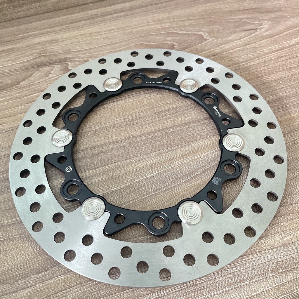 Đĩa Bremb@ trước Winner màu đen lắp như zin, khoen inox 304 siêu sáng