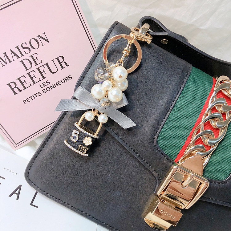 Móc khóa hình túi xách đính ngọc trai phong cách Hàn Quốc