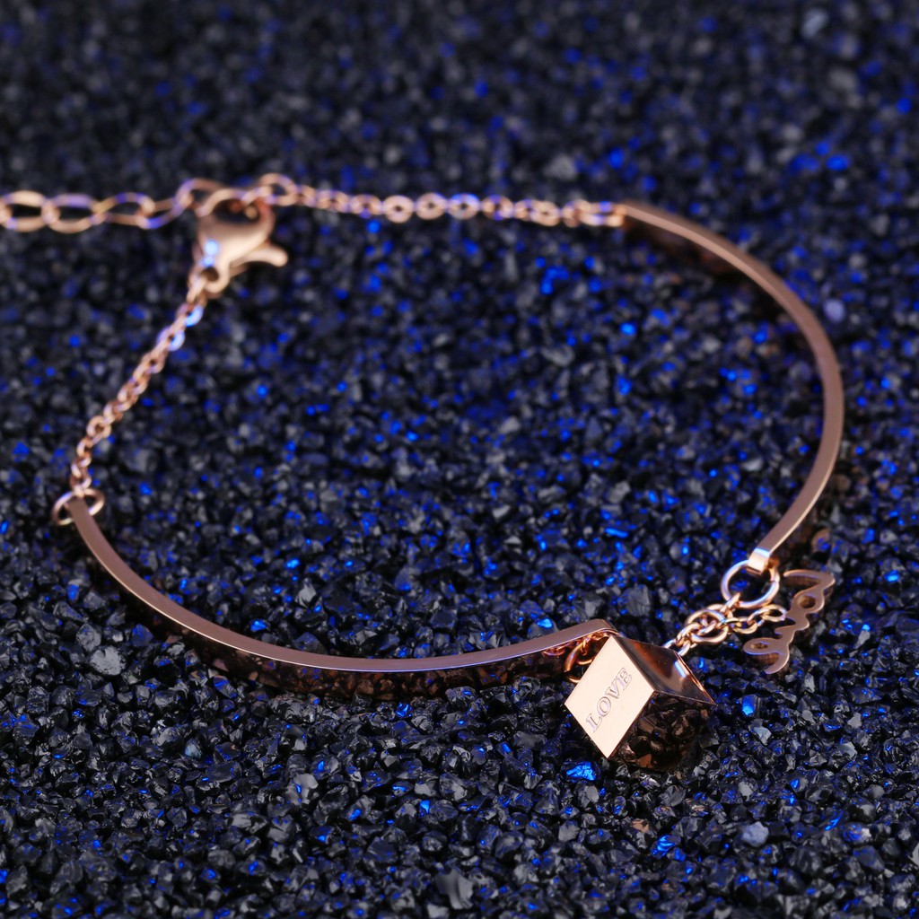 Lắc tay titan nữ khối lập phương love không gỉ