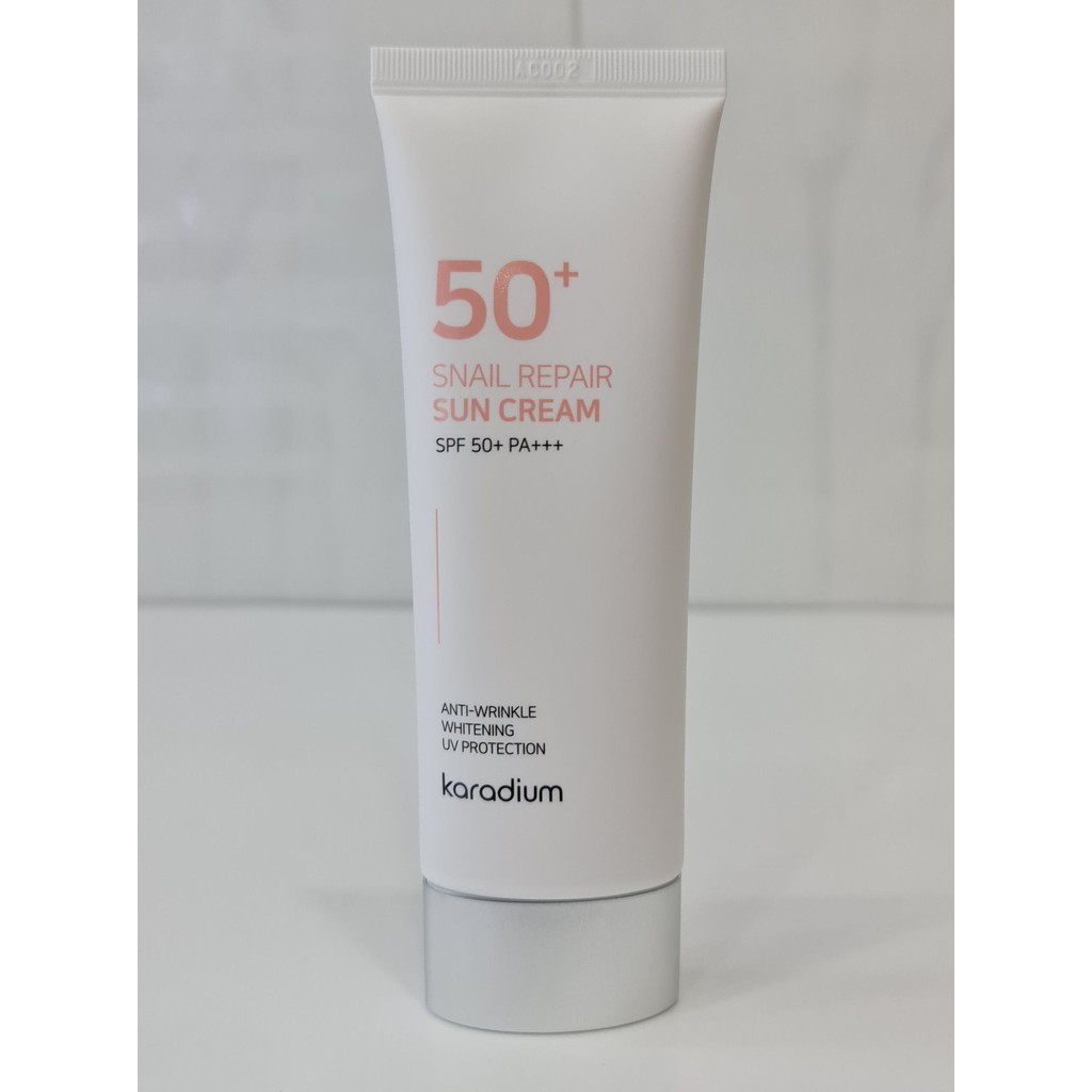 Kem Chống Nắng Nâng Tông Nhẹ Karadium Snail Repair Sun Cream SPF50+ PA+++ 70ml Hàn Quốc