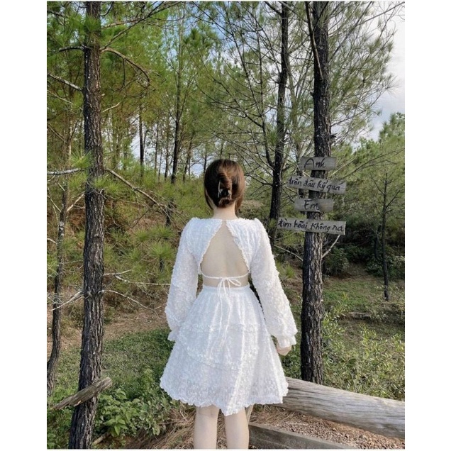 Đầm trắng tay dài cut out lưng