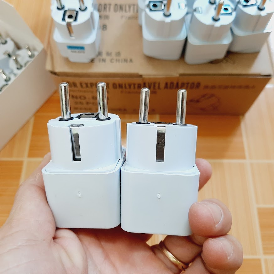 Phích cắm chuyển đổi 2 chân sang 3 chân chân cắm tròn