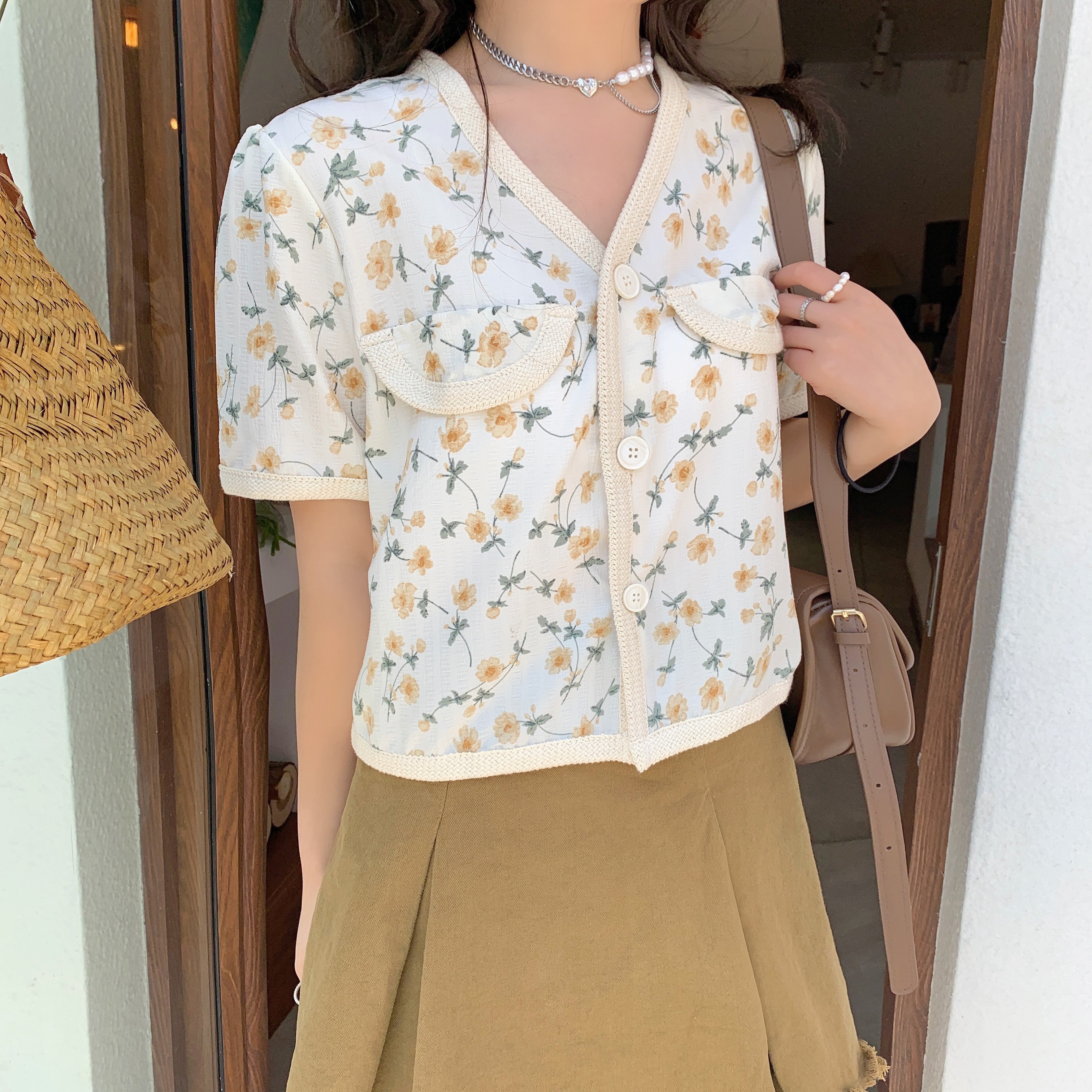 Áo Croptop Tay Ngắn Hoạ Tiết Hoa Đáng Yêu Theo Phong Cách Hàn Quốc | BigBuy360 - bigbuy360.vn