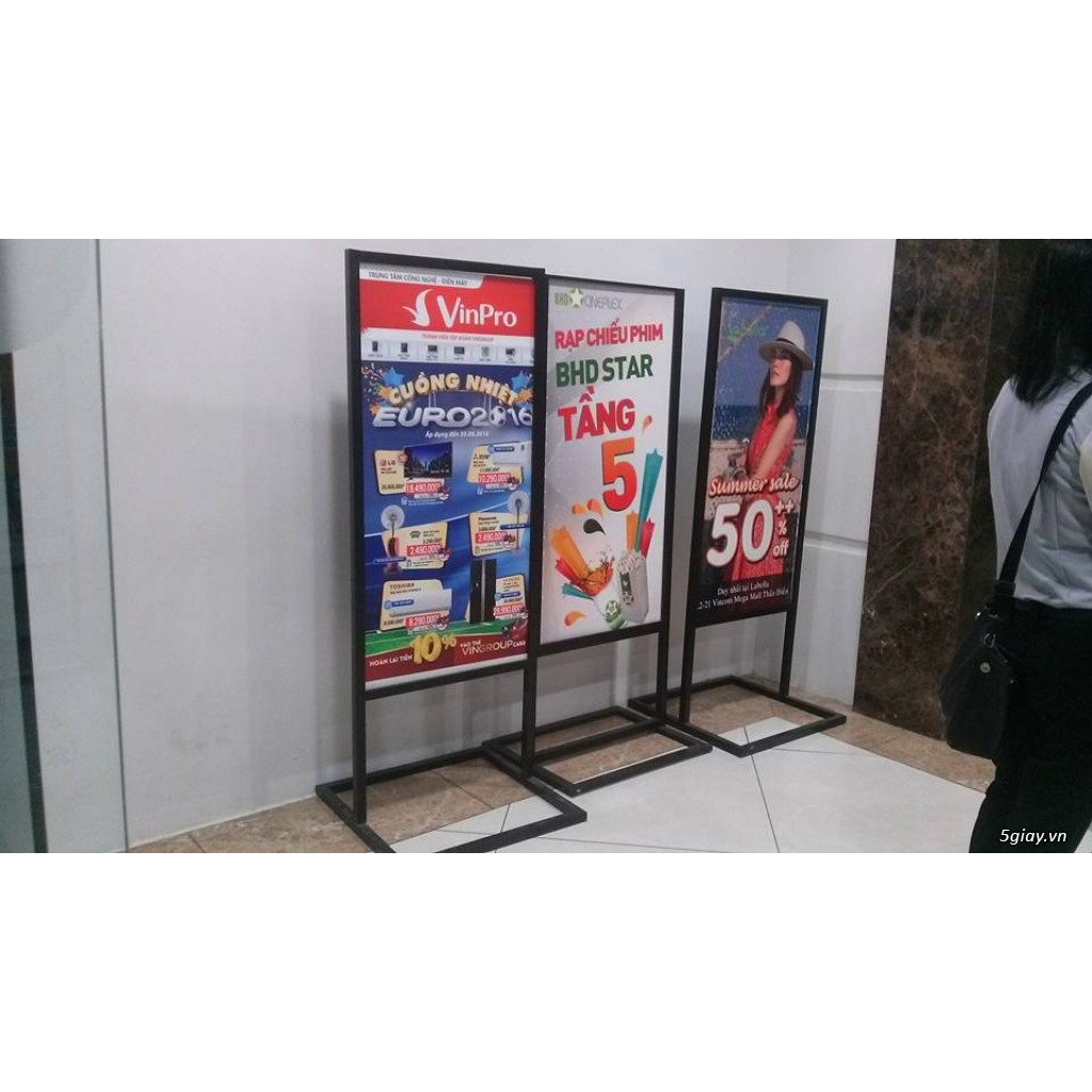 Standee sắt ngoài trời