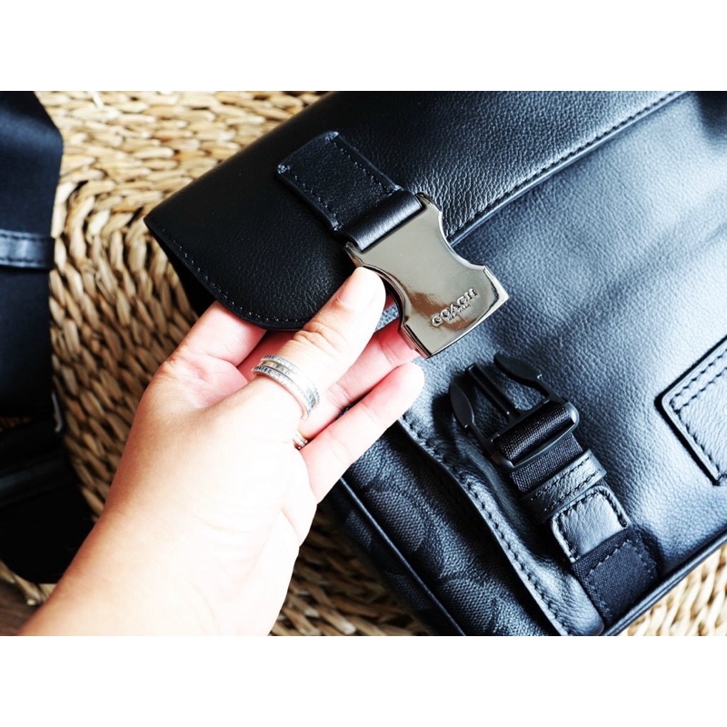 TÚI ĐEO CHÉO COACH TRACK