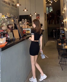 SET ÁO CROP CỔ BẺ KÈM CHÂN VÁY