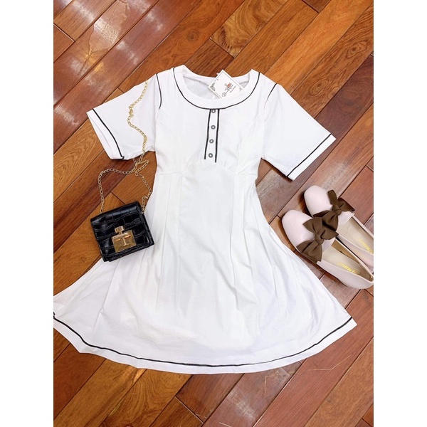 Váy trắng cổ tròn viền đen HSU1