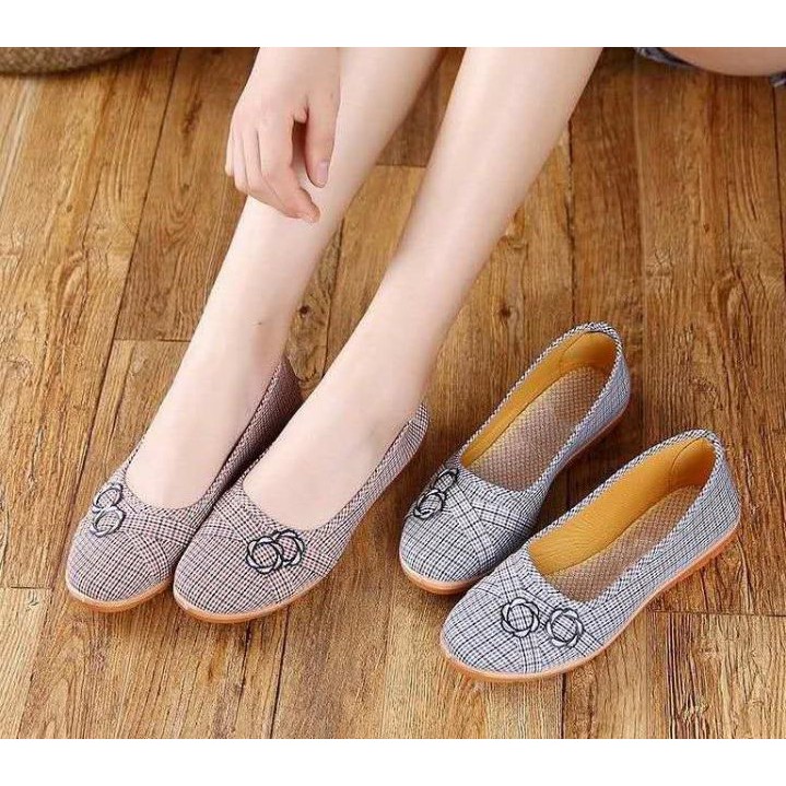 Giày lười nữ vải mềm mũi tròn đế bệt cao 2cm đen cam